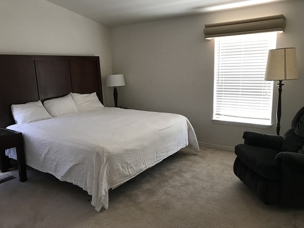 1 King Deluxe Non-Smoking Photo 3