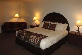 1 King Deluxe Non-Smoking Photo 2