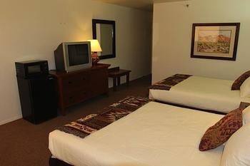 2 Queens Deluxe Non-Smoking Photo 3