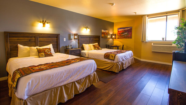 2 Queen Beds Renovated Photo 1