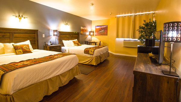 2 Queen Beds Renovated Photo 2