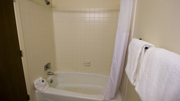 2 Queen Beds Renovated Photo 3